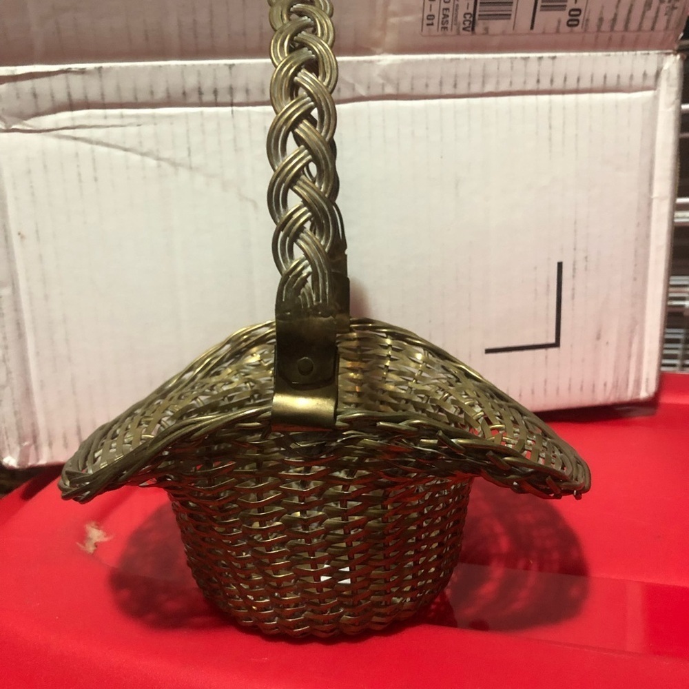 Vintage brass Gold Woven Accent Basket with Braided Handle. Preloved